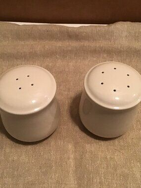 NIB Corning Ware Vintage Traditions Salt And Pepper Shakers